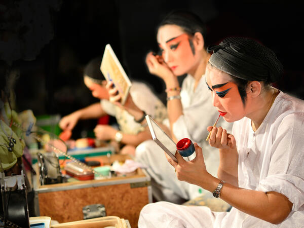 Actor make up for the performance Chinese opera (Shutterstock)	