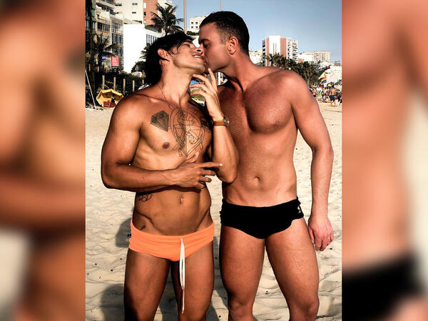 Bare Bottom, Kissing Men and Sexual Positions... 10 Images Omar Sharif Jr. Provoked Arabs With