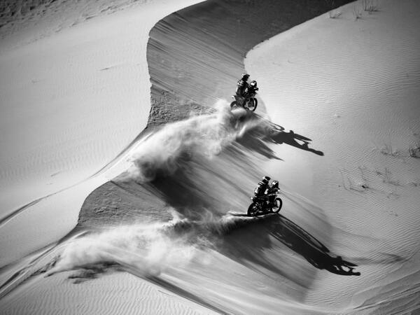 Australian biker Toby Price (top) and Argentinian biker Kevin Benavides compete during Stage 4 of the Dakar Rally 2021 between Wadi Ad-Dawasir and Saudi Arabia's capital Riyadh, on January 6, 2021. FRANCK FIFE / AFP