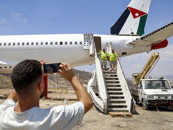 Palestinian twin turn airplane into a restaurant 
