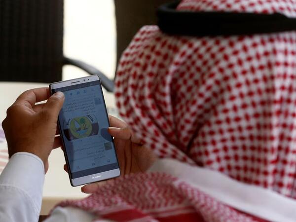 بعد تغريم يومي .. ضوابط سعودية لمستخدمي مواقع التواصل