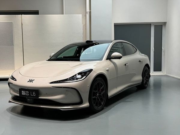 The pre-sale launch of the IM Motors L6 Sedan introduces three distinct trims to consumers: the L6 Max Standard Edition, priced at no more than RMB 230,000 ($31,800), the IM L6 Max Performance Edition, available for no more than RMB 299,900 ($41,475), and the L6 Max Lightyear Edition, starting at no more than RMB 330,000 ($45,650). With these competitive pricing options, IM Motors aims to appeal to a wide range of customers and solidify its position as an industry leader in electric vehicle innovation and a