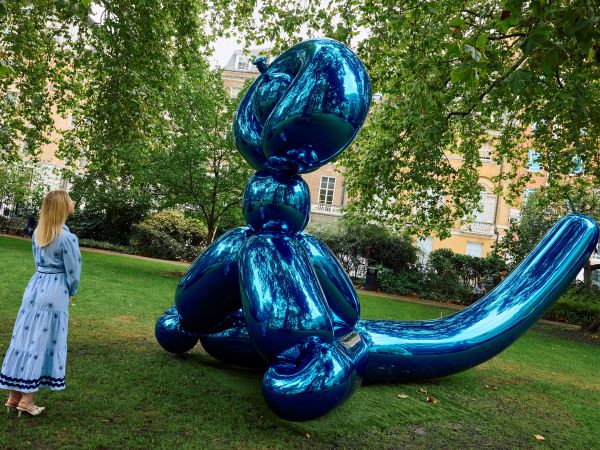 Anticipation builds for Jeff Koons balloon monkey (Blue) auction