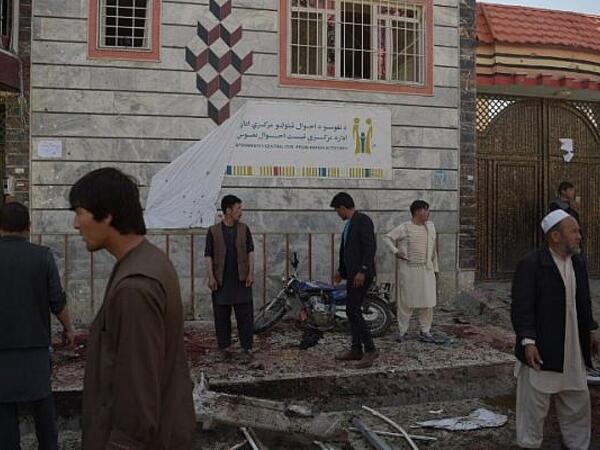 Afghan residents inspect the site of the suicide bombing outside a voter registration center in Kabul on April 22, 2018. (AFP/ File Photo)