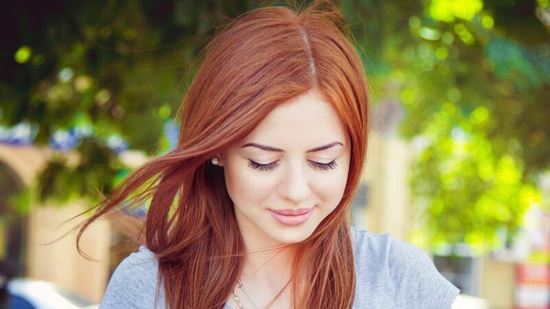 ما هي أسباب احمرار الوجه عند الشعور