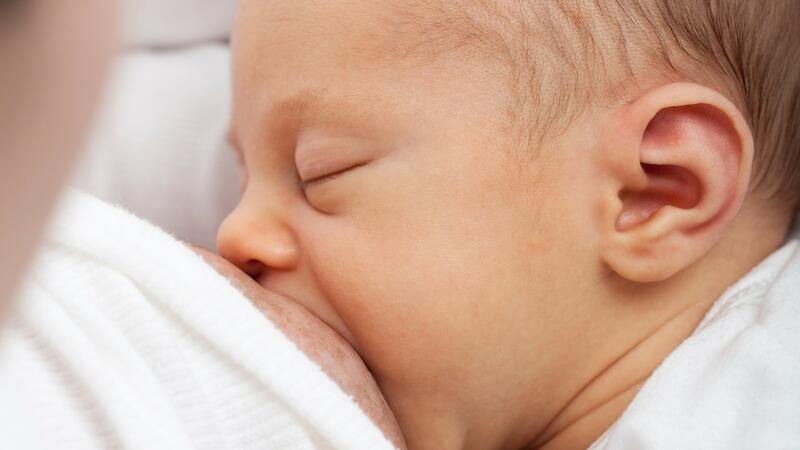 ما هي مدة الرضاعة الطبيعية لحديثي