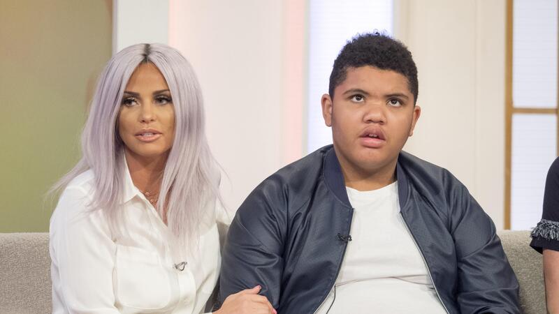 كاتي برايس وابنها