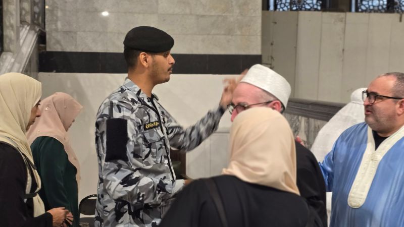 بالفيديو: توثيق جديد للحظة إنتحار في الحرم | البوابة