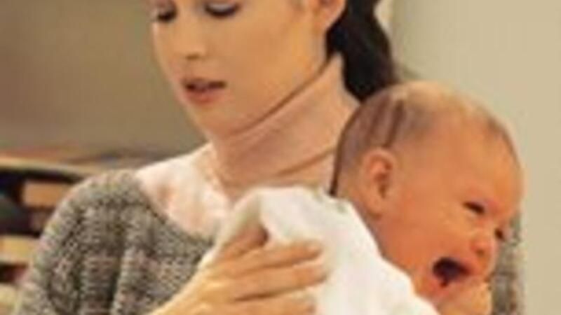 13 طريقة لمعرفة وحل مشاكل بكاء الأطفال الرضع البوابة