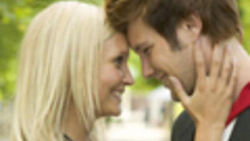 القبلات قد تكون أمراض وحمى وحساسية