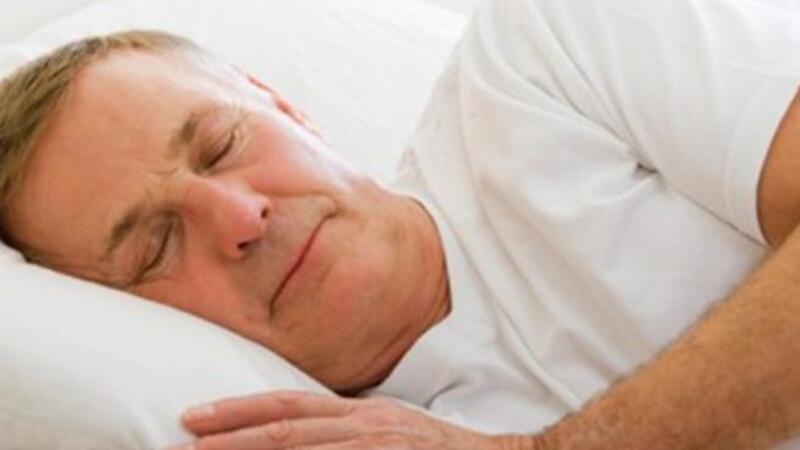 كيف تنام بدون ألم مفاصل في الليل