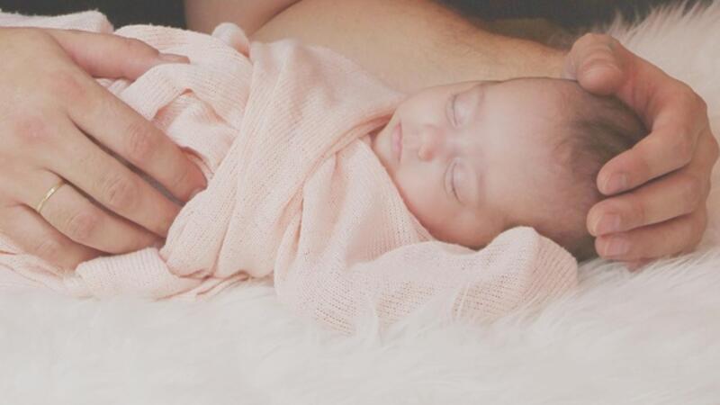 السبب الحقيقي لوجود شعر كثيف لدى بعض المواليد الجدد البوابة