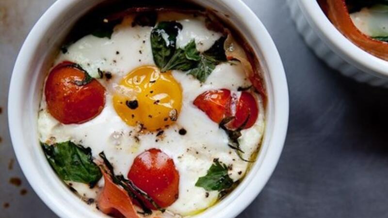 فطور عجة البيض بالطماطم والبصل