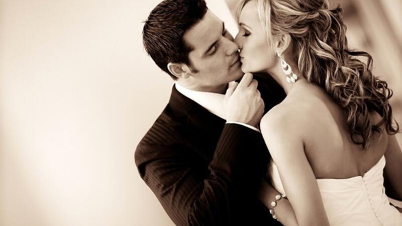 ماذا تعرف عن فن تبادل القبل البوابة