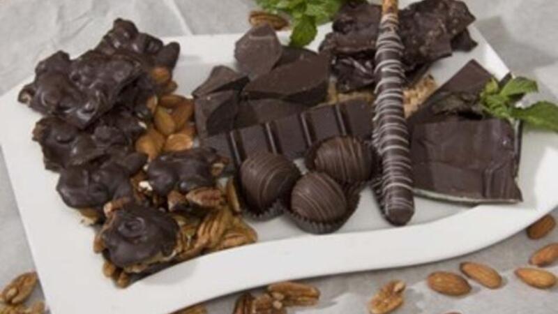 الشوكولاته الداكنة تساعد في خفض ضغط الدم البوابة