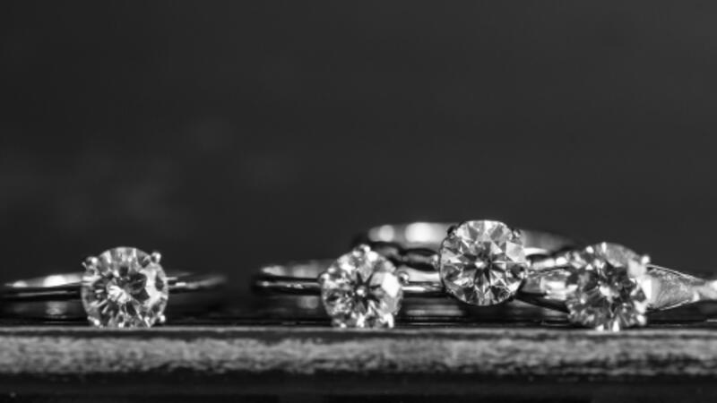 تفسير حلم رؤية الألماس في المنام للعزباء البوابة