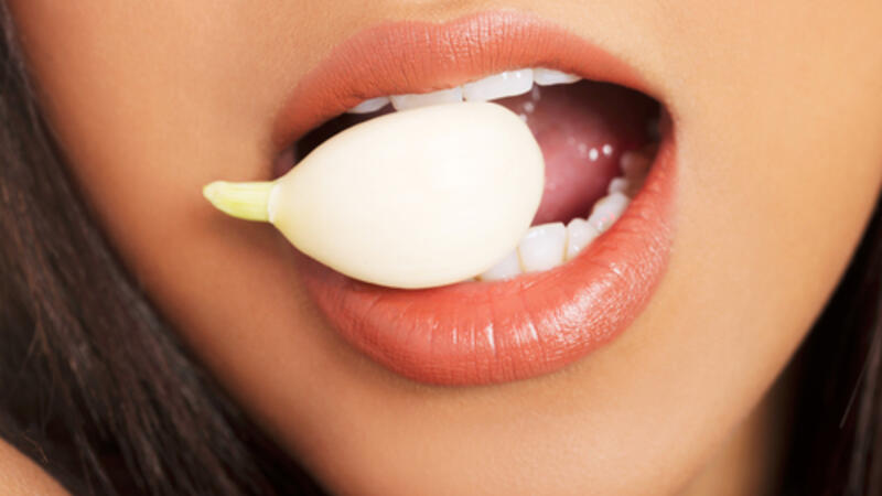 4 فوائد لتناول الثوم قبل النوم بانتظام