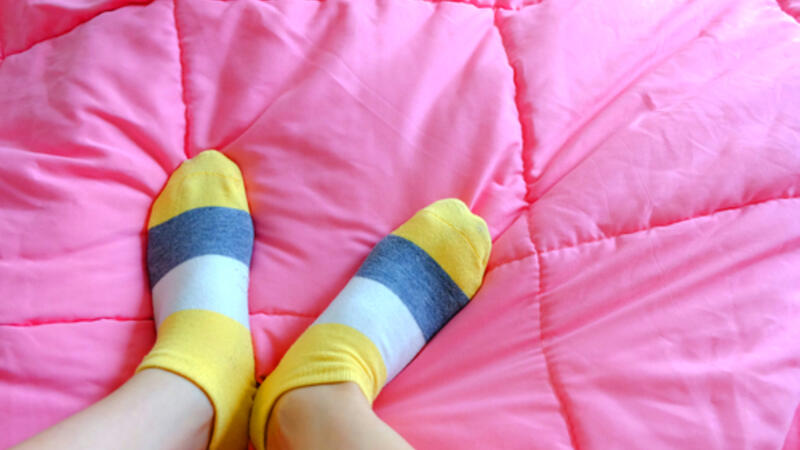 فوائد ارتداء الجوارب أثناء النوم البوابة