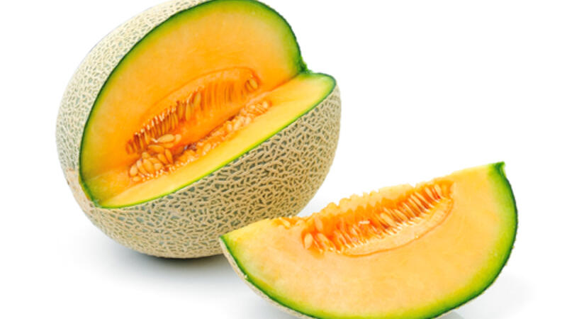 عند تناوله الشمام