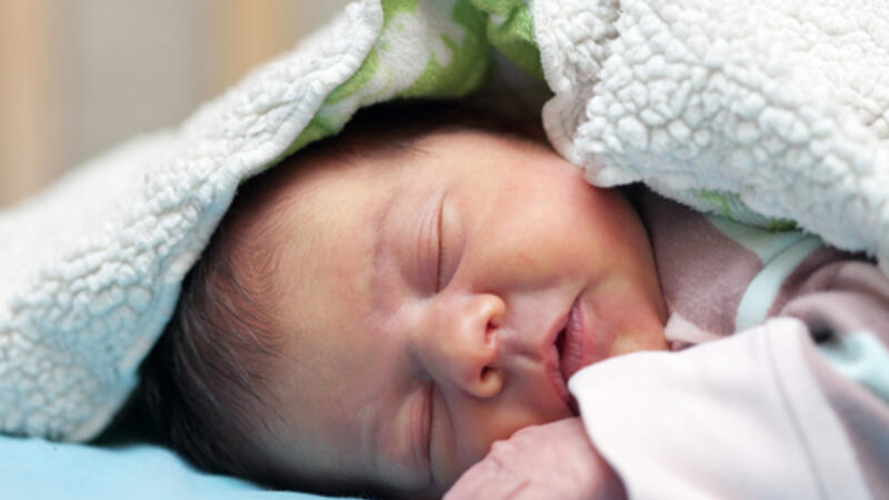 أسئلة حيرتنا حول التعامل مع الطفل في