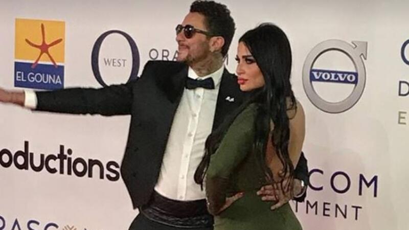 أحمد الفيشاوي يتعر ض للانتقاد بعد ق بلته الرومانسية لزوجته في مهرجان الجونة صورة البوابة
