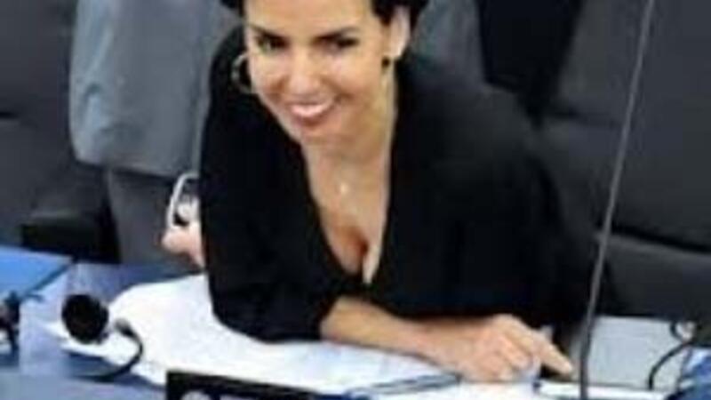 اتهام رشيدة باقمة علاقة مع ثماانية رجال في ان واحد البوابة