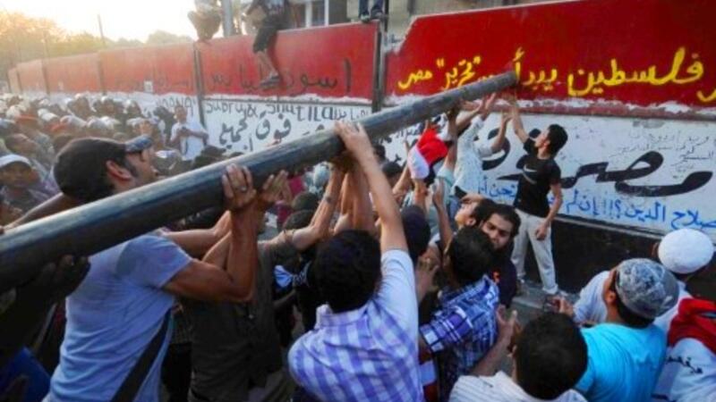 Israeli Embassy Seizure In Cairo Reminds Us Of U S Embassy Capture In Tehran Al Bawaba