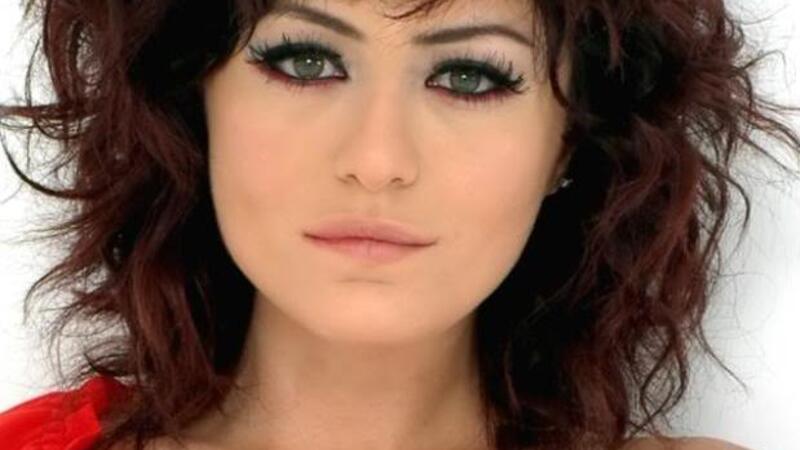 بطلة الأوراق المتساقطة فتون تتزوج بالسر البوابة