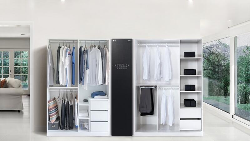 إل جي تقدم خزائن تعرض في إيفا برلين 2018 خزانتي ستايلر مع تحكم بالأوامر الصوتية وباب زجاجي مرآتي البوابة