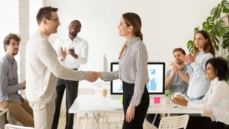 Reward Your Employees With These 6 Techniques | Al Bawaba
