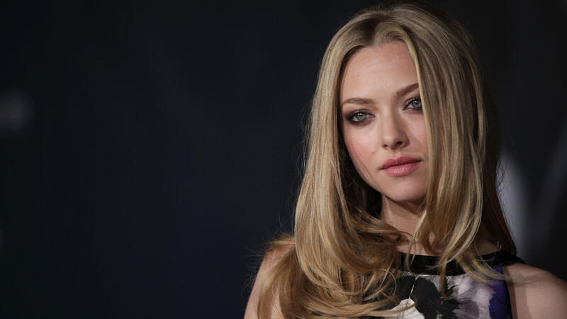 amanda seyfried tells dominic cooper she s pregnant as sophie in mamma mia 2 trailer al bawaba