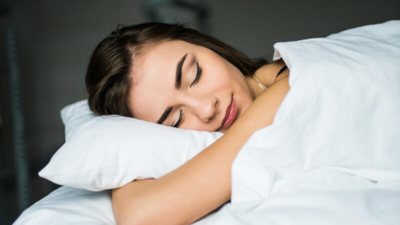 أضرار النوم على البطن علميا البوابة