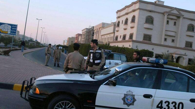 الكويت تعتقل امرأة بريطانية وشمت آية قرآنية على ساقها  البوابة