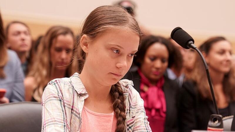 دمية تمثل "غريتا تونبرغ" مشنوقة تثير الرعب في روما.. والشرطة تفتح تحقيقًا | البوابة