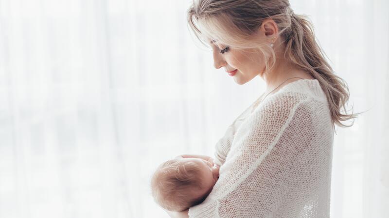 10 أطعمة تساهم في إدرار الحليب خلال فصل الصيف البوابة