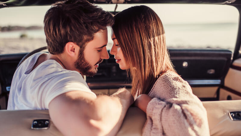 مدى تأثير القبلة على الرجل البوابة