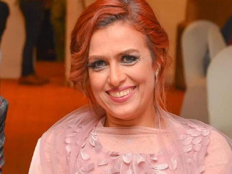 ظهور نادر لسيمون برفقة زوجها
