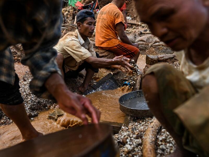 This photo taken on May 16, 2019 shows miners panning for rubies and other gemstones in a ruby mine in Mogok, north of Mandalay. Burrowing deep underground, thousands of informal miners risk their lives to find gleaming red gems as a law change spurs opportunity in Myanmar's "land of rubies". Ye Aung THU / AFP