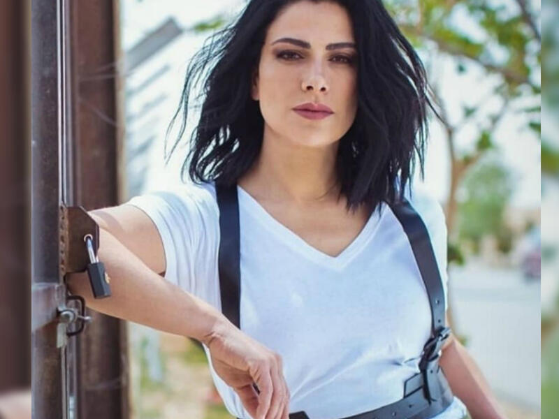 Basic Famous Arab Beauties In White Top And Jeans Al Bawaba