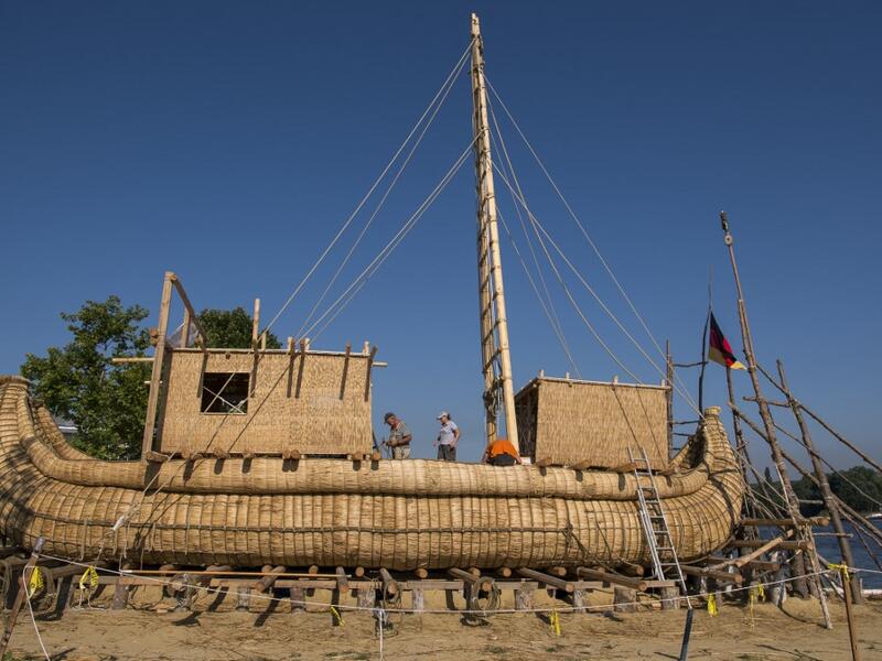 Members of the crew assemble the 14-meter long sailing reed boat Abora IV in the town of Beloslav, Bulgaria, on July 25, 2019. NIKOLAY DOYCHINOV / AFP