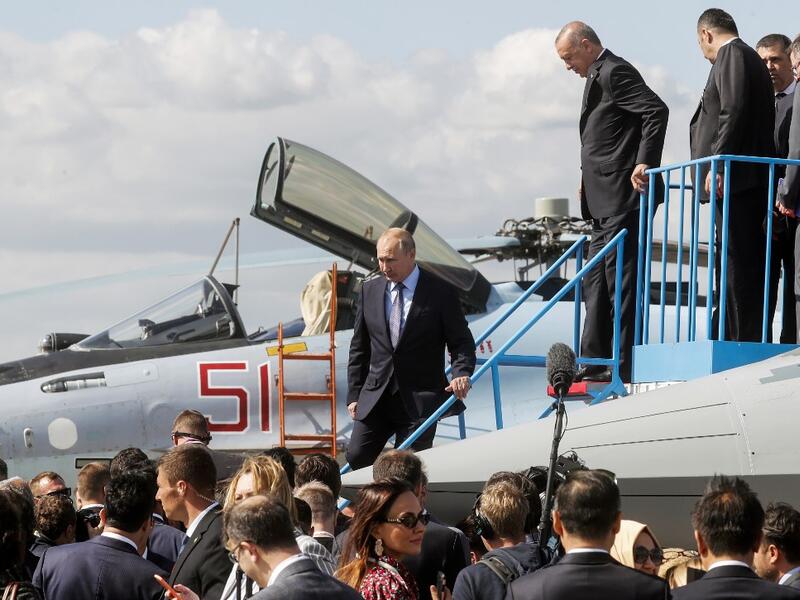 Russian President Vladimir Putin (C) and his Turkish counterpart Recep Tayyip Erdogan (R) inspect Sukhoi Su-57 fifth-generation fighter during the MAKS-2019 International Aviation and Space Salon opening ceremony in Zhukovsky outside Moscow on August 27, 2019.  Maxim SHIPENKOV / POOL / AFP
