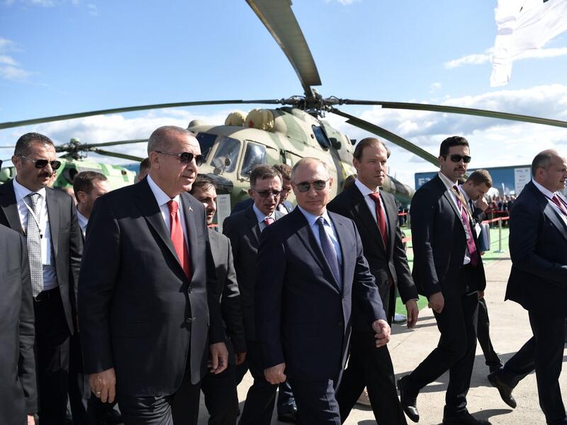 Russian President Vladimir Putin (C) and his Turkish counterpart Recep Tayyip Erdogan (2L) walk as they visit the MAKS 2019 International Aviation and Space Salon opening day in Zhukovsky outside of Moscow on August 27, 2019.  Alexey NIKOLSKY / SPUTNIK / AFP