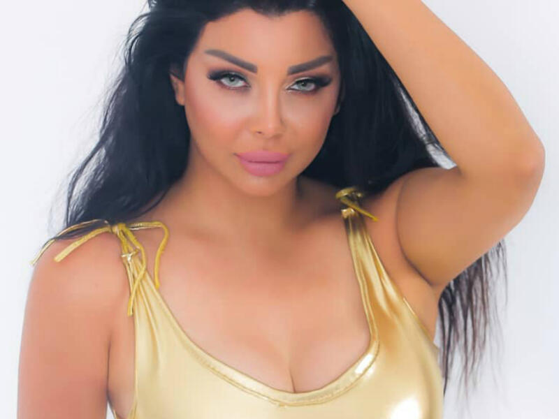 Rola Yammout was subjected to an attack in comments from many followers Source rola yammout official Instagram