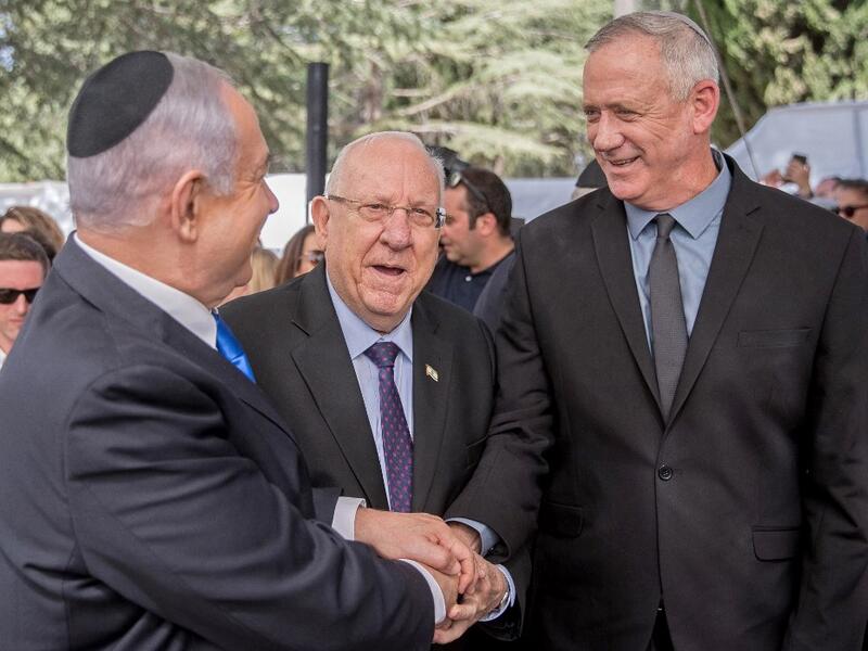 Israeli Prime Minister Benjamin Netanyahu (L), President Reuven Rivlin (C) and Benny Gantz, leader of Blue and White party (AFP)