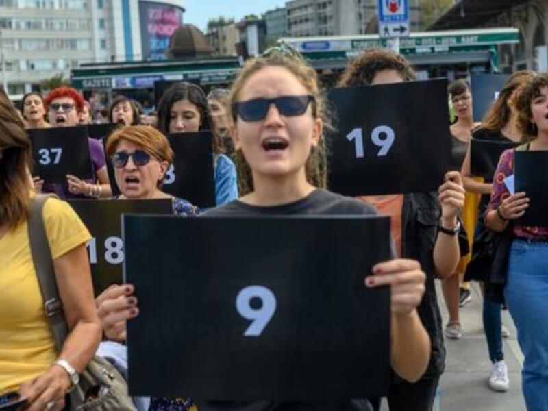 Dozens of women protested in Istanbul to denounce rising violence against women (Twitter)