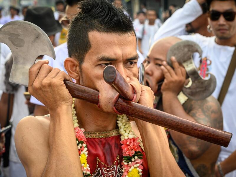 The festival begins on the first evening of the ninth lunar month and lasts for nine days, with many religious devotees slashing themselves with swords, piercing their cheeks with sharp objects and committing other painful acts to purify themselves, taking on the sins of the community. Mladen ANTONOV / AFP