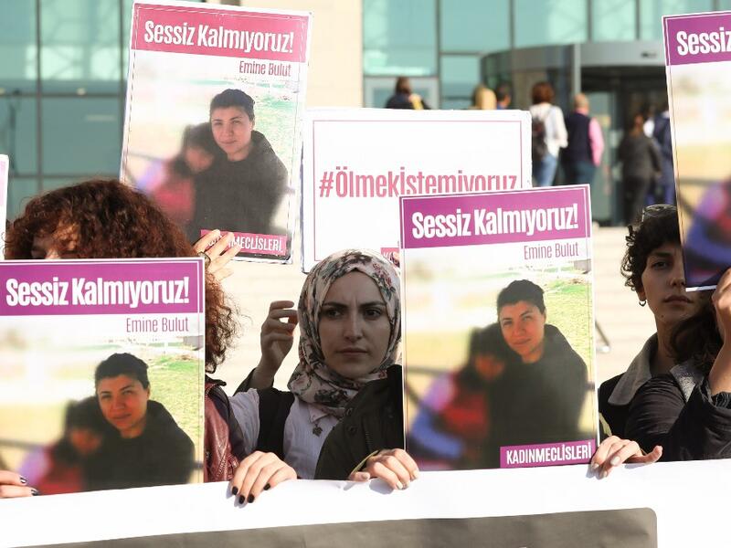 Women hold placards of Emine Bulut, who was killed by her husband, as they gather outside the Kırıkkale court house for the first hearing in the central Anatolian city of Kirikkale on October 9, 2019.  (AFP/ File Photo)