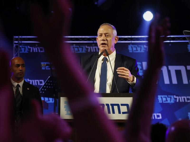 Israeli Kahol Lavan (Blue and White) political alliance leader Benny Gantz addresses his supporters in the coastal city of Tel Aviv on October 31, 2019, to thank them for September's general elections. JACK GUEZ / AFP Israeli Kahol Lavan (Blue and White) political alliance leader Benny Gantz addresses his supporters in the coastal city of Tel Aviv on October 31, 2019, to thank them for September's general elections. JACK GUEZ / AFP