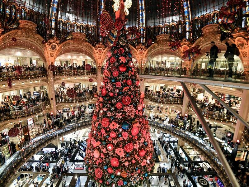 A picture taken on November 20, 2019 shows the Christmas tree during the Christmas windows opening night at the Galeries Lafayette department store in Paris ALAIN JOCARD / AFP