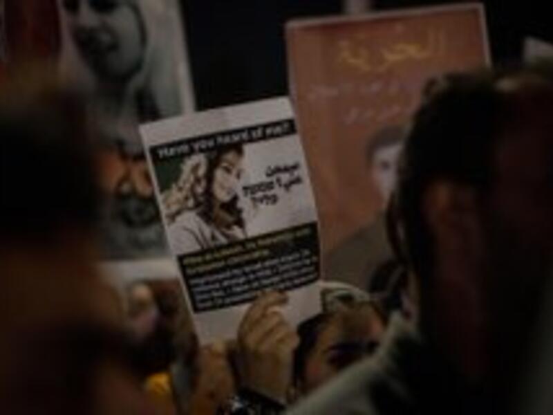 Jordanians protesting in front of the prime ministry building in Amman to demand the immediate release of the two Jordanians Hiba al-Labadi, 24, and Abdelrahman Meri. (Twitter)